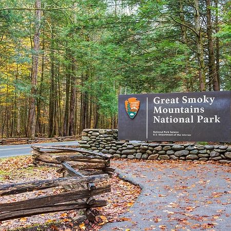 Mountain Hideaway Villa Gatlinburg Bagian luar foto